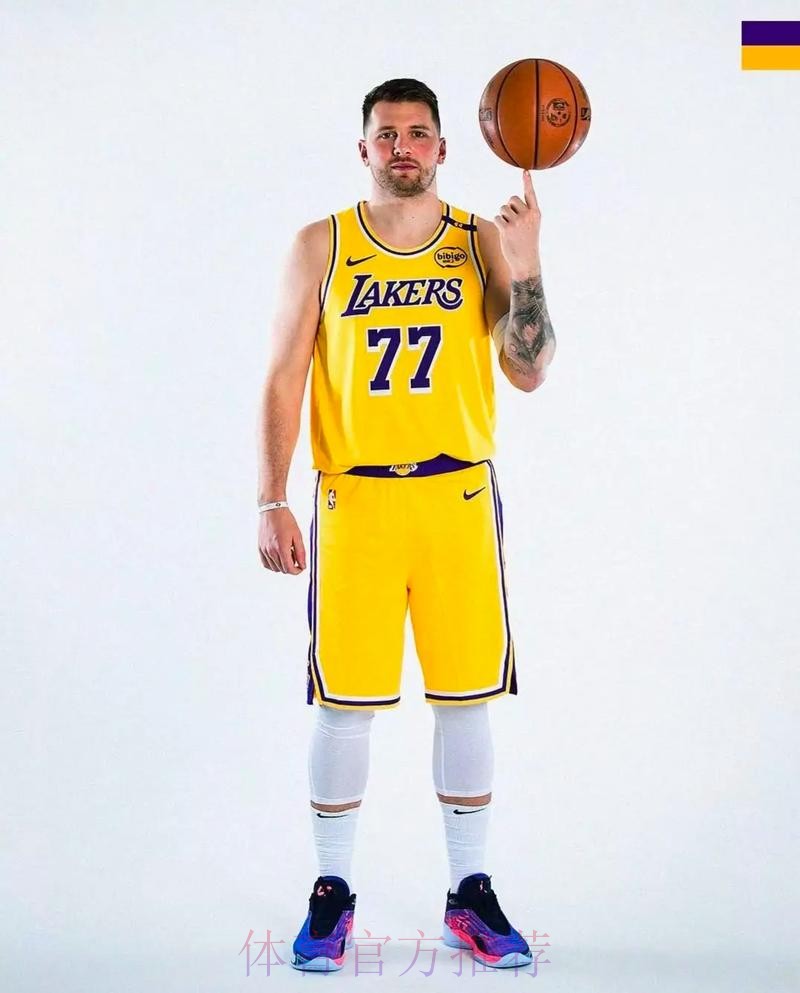 湖人官方:现在向大家介绍全明星首发球员:卢卡-东契奇! 湖人官方:现在向大家介绍全明星首发球员:卢卡-东契奇!