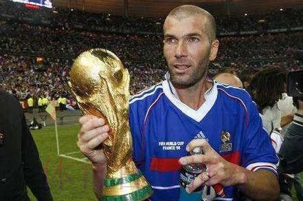 齐达内:将在未来几天决定去留 马竞配得上冠军 齐达内:将在未来几天决定去留 马竞配得上冠军