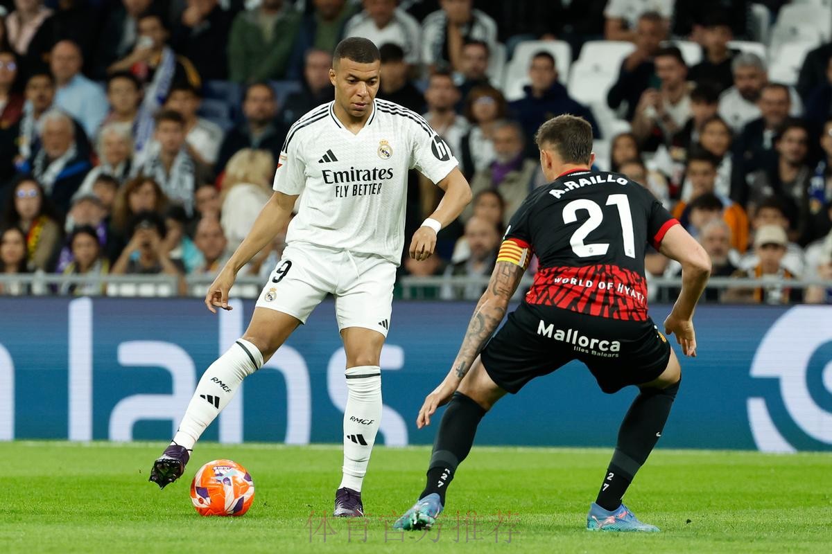 西甲-本泽马建功门迪处子球 皇马2-1客胜4分领跑